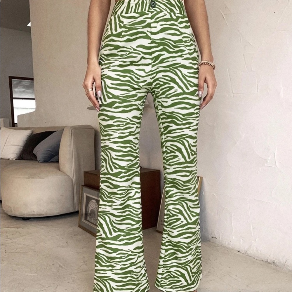 REPOSH* SHEIN green zebra print pants